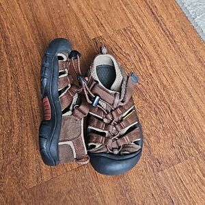 Keen waterproof kids sandals 12